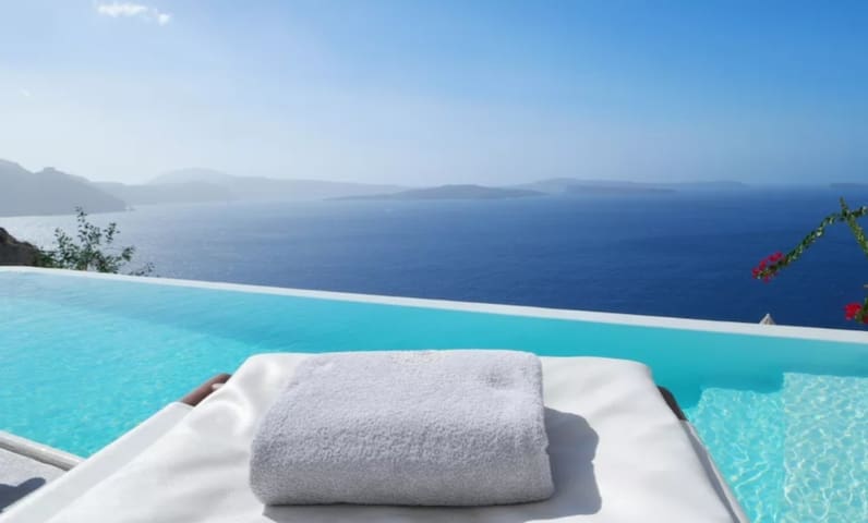 Villa by the sea in the bay exclusive swimmingpool