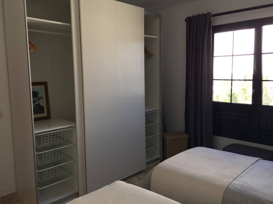 Grosser Kleiderschrank