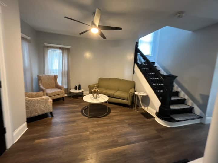 Cozy 4br, 3bath, Minutes From Su - Syracuse, NY