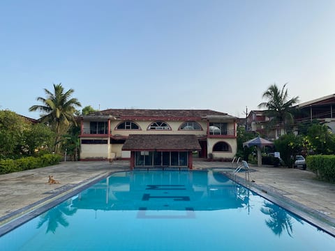 The Green Door Villa-Zalor, 500mtrs to Zalor Beach