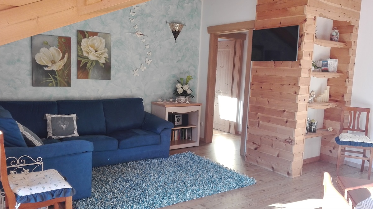 Anuncio de Airbnb popular: Attic on Lake Molveno (022120-AT-971863) en Molveno