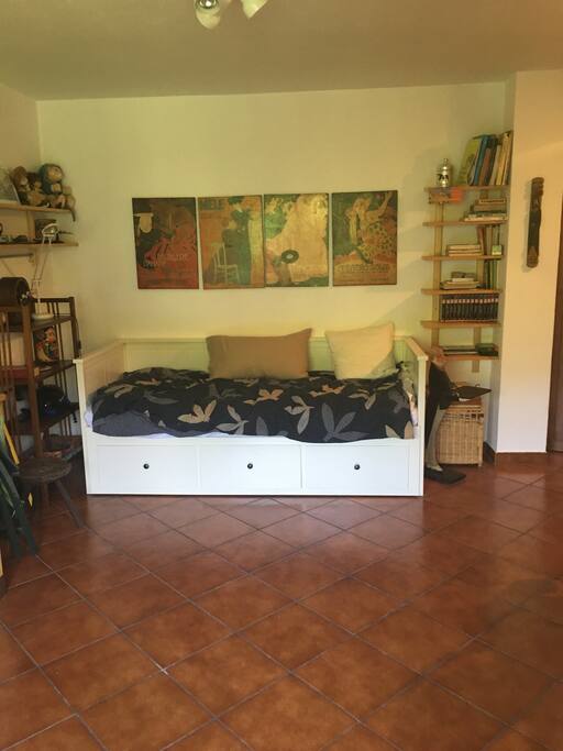 Divano letto (2 posti).