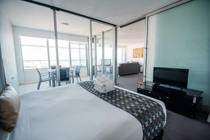 Q1 Resort - One  Bedroom Family Spa Apartment - Master Bedroom