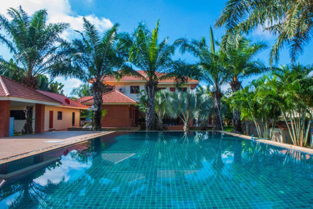 100平米超大泳池。100 flat super pool