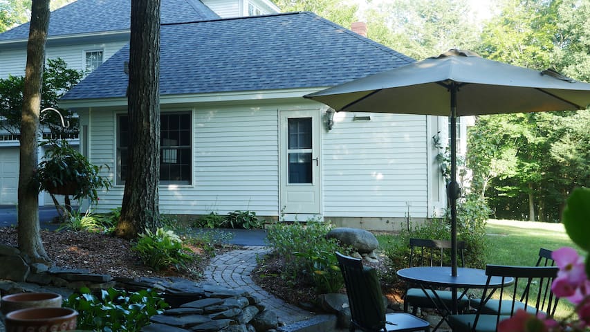 Clean, Cozy Apartment on Lovely Property