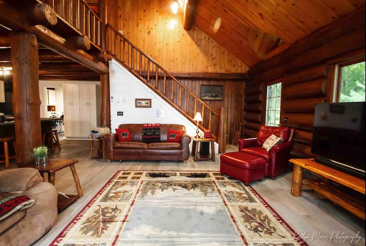 Cozy Eagle River Lakeside Log Cabin On Sunset Lake - Wisconsin