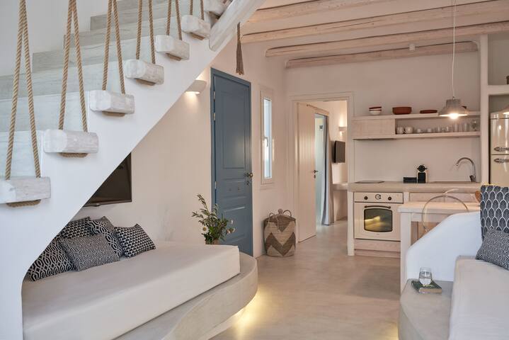 2 BDRM Executive Villa Sea View PRVT Pool&Jacuzzi gallery image 5