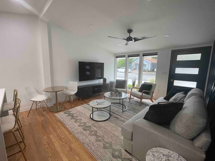 Modern Unit With Great Amenities Near Cal Poly. - San Luis Obispo, CA