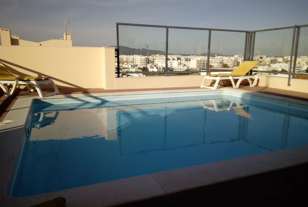 Piscina com ampla vista