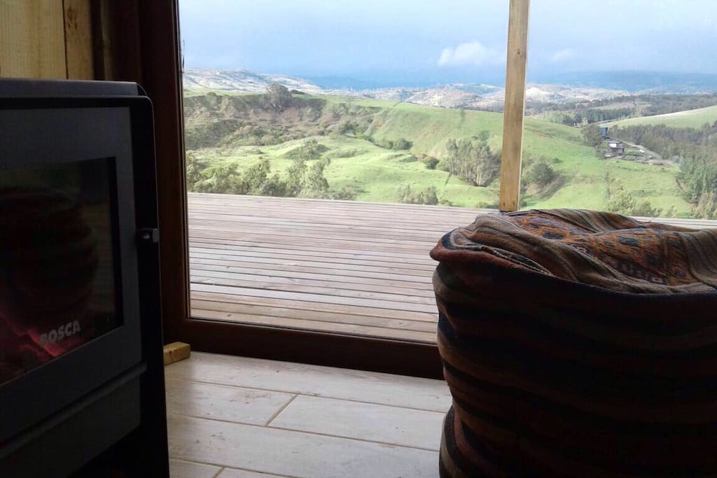 Calefactor a leña en el living
