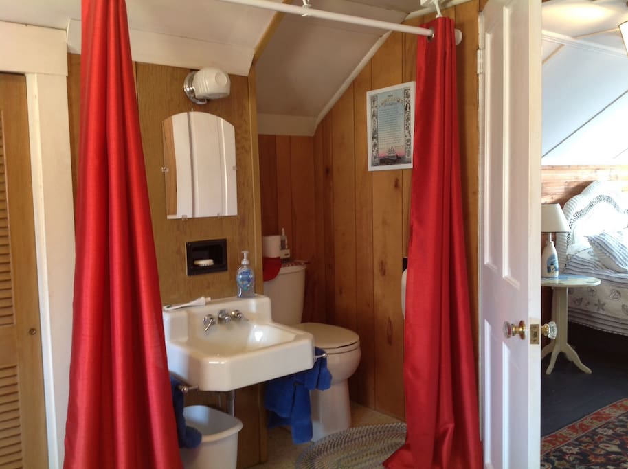 Toilet and sink en suite in the trundle double bed room.
