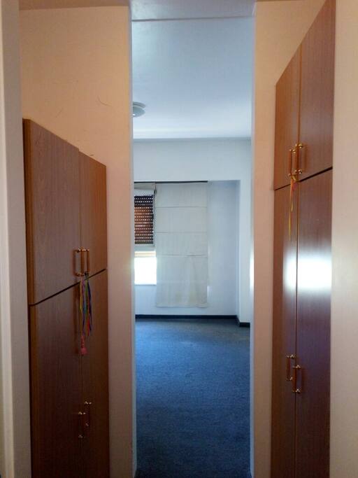 Dormitorio en suite con vestidor