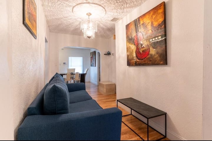 Modest Miami Guest House - Hialeah, FL