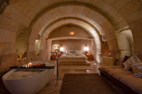 Sato Cave Hotel - Delux Stone Room With Bathtub