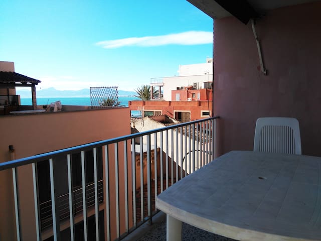 Room for Girls front BEACH! 2