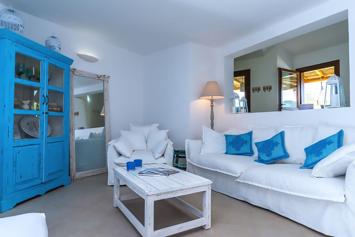 Popular Airbnb listing: Villa Arkimissa in Domus De Maria