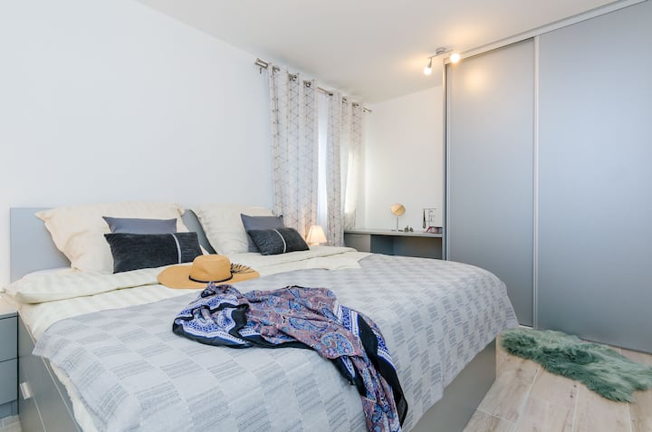 Chumba cha kwanza cha kulala