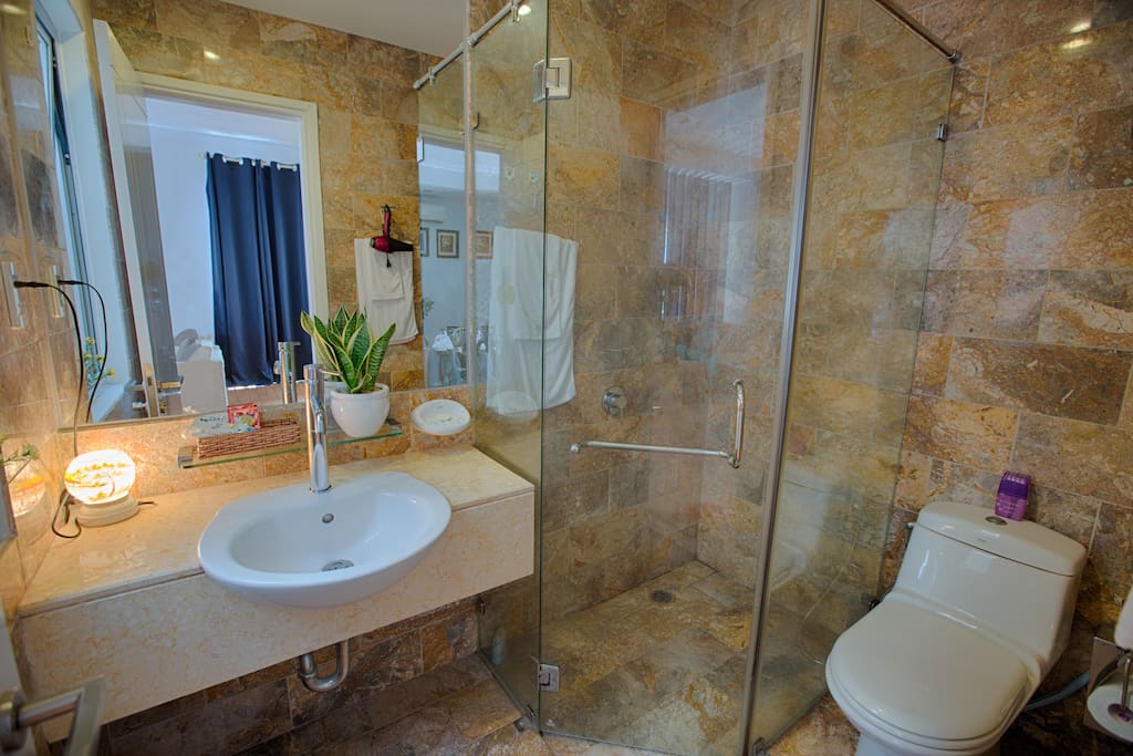 The second bathroom of the second floor suite.
