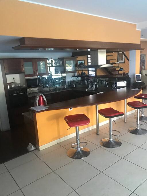 Kitchen & bar