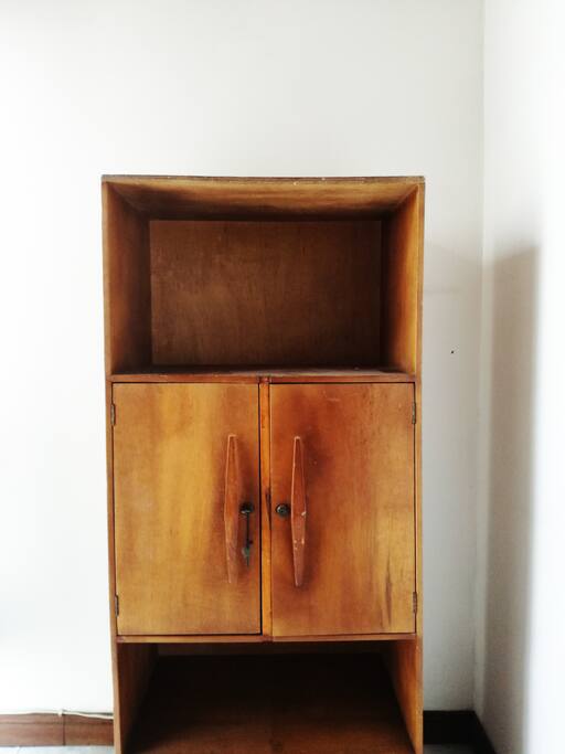 Espacio para ropa y artículos personales.