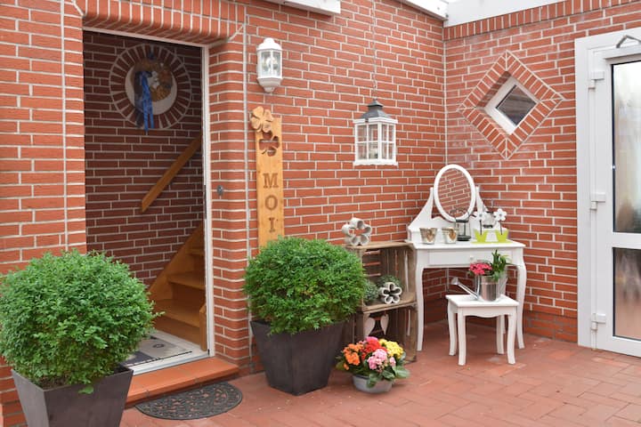 Quiet apartment in country house style with breakfast
