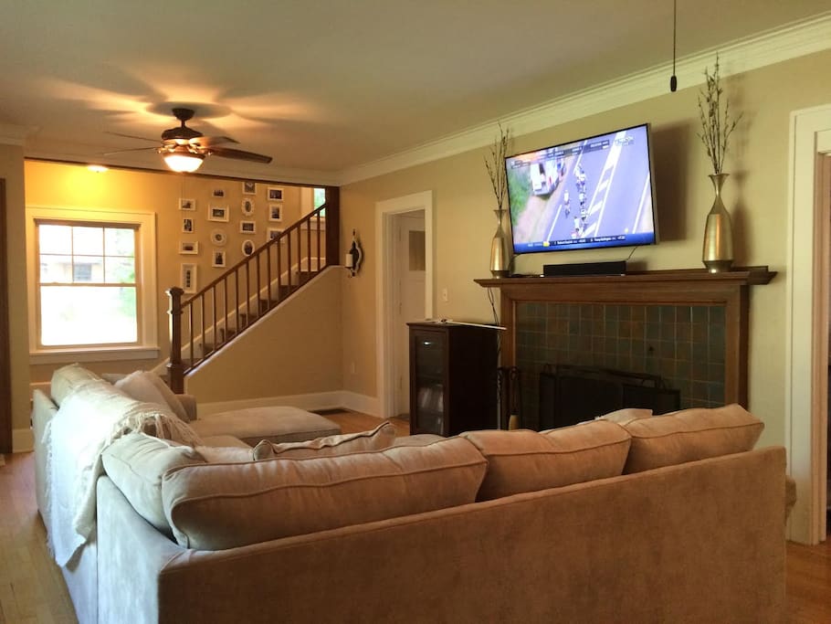 Spacious first floor living room with flat screen tv equipped with cable, Netflix, Starz, and Xbox.