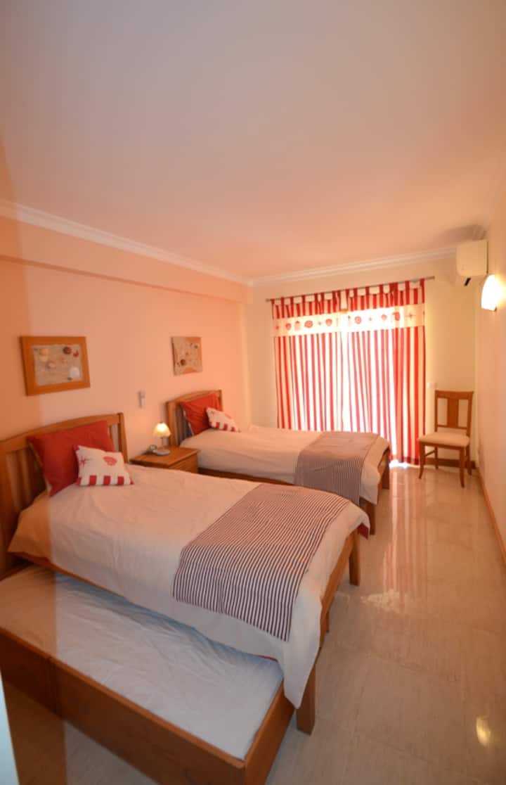 Chambre simple avec 4 lits