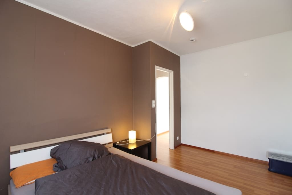The bright bedroom offers you enough space for your baggage.