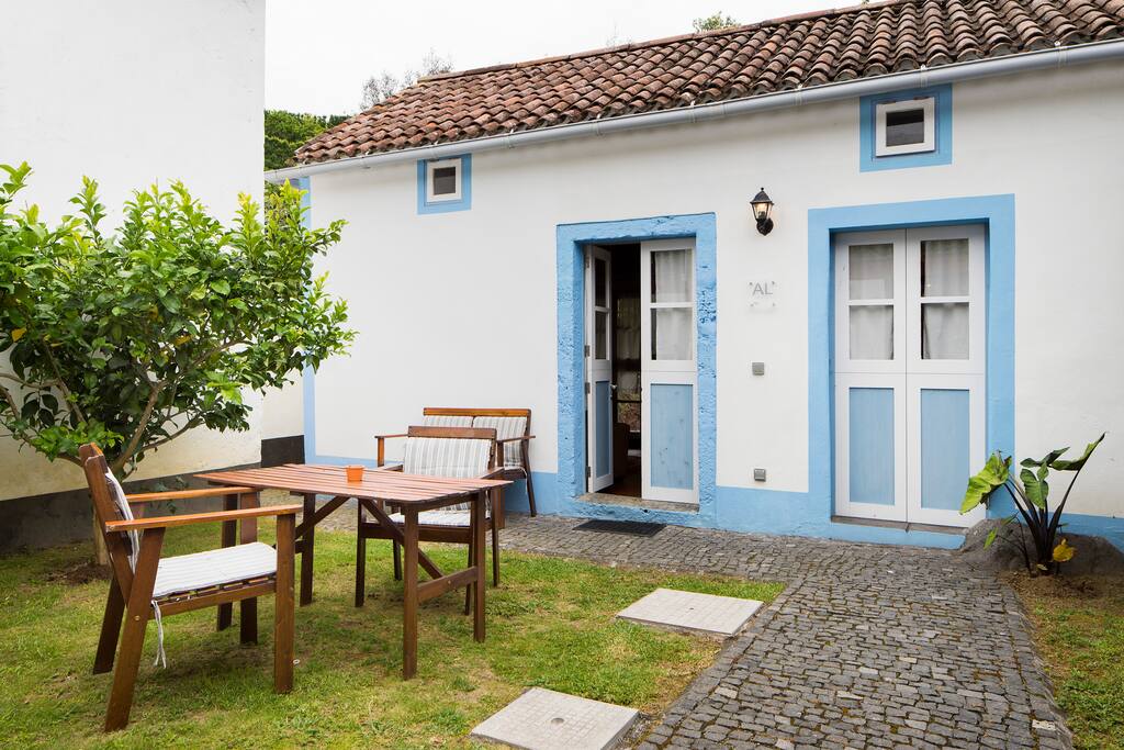 Adega do Mirante, Horta, Faial Cottages for Rent in Horta, Azores, Portugal