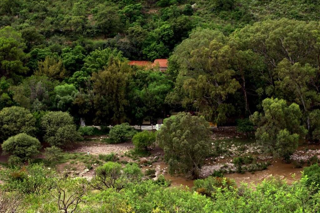 En medio de la sierra