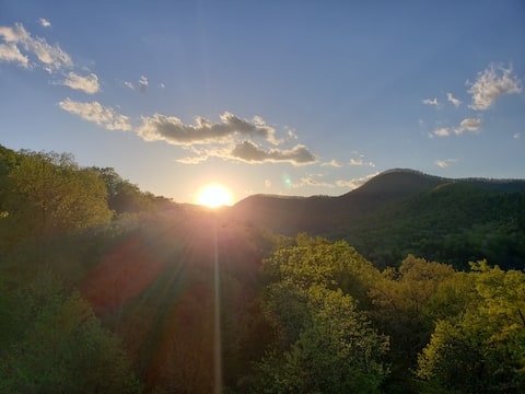 Popular Airbnb listing: Family Time Cabin in Hiawassee