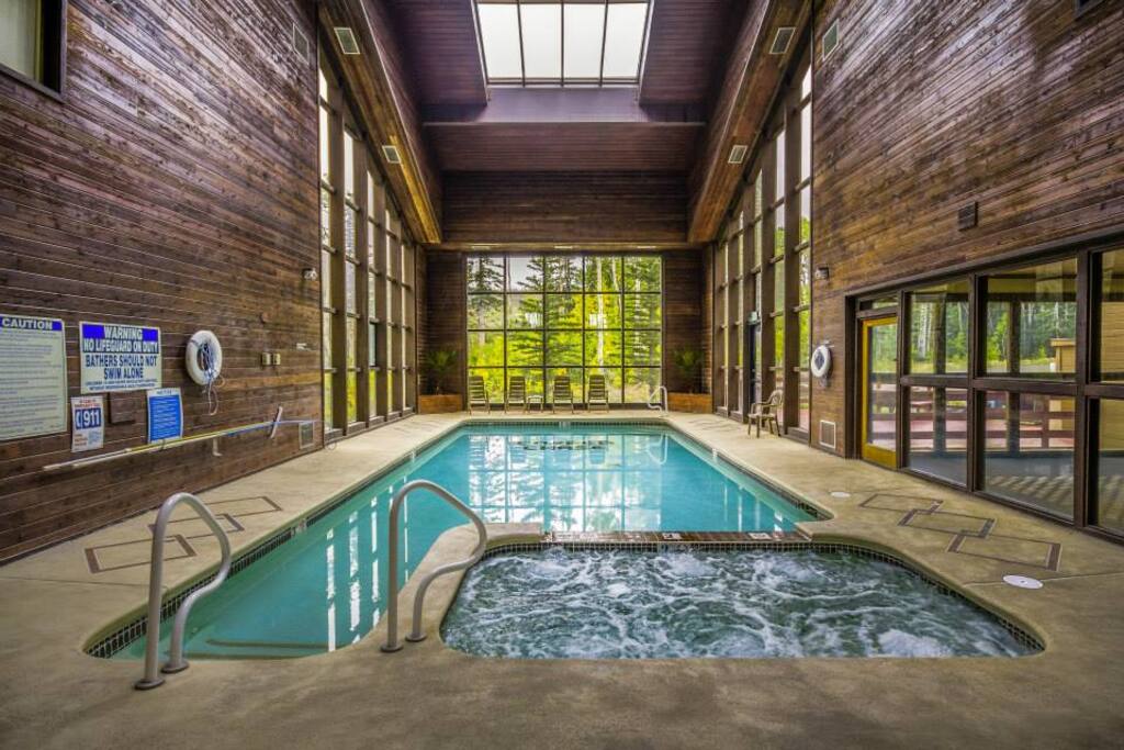 Pool Jacuzzi area