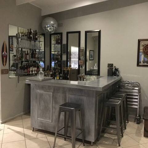 Maka Draai, Modern Open Plan Family living. gallery image 5