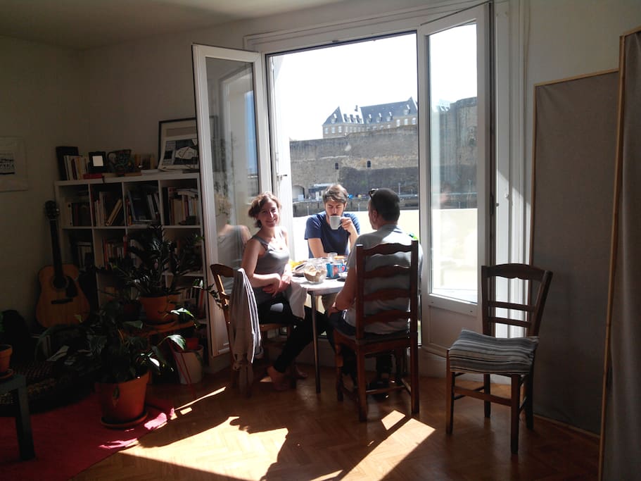 Petit déjeuner au soleil