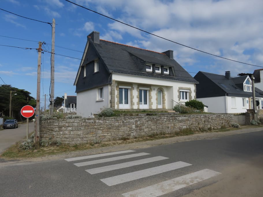 Il suffit de traverser la rue pour aller à la plage !