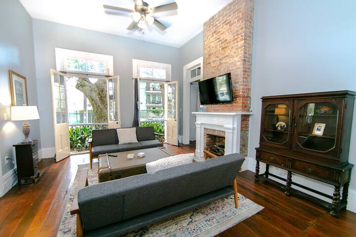 Governor’s Mansion 5 bedroom/3.5 bath w/ Pool! gallery image 3