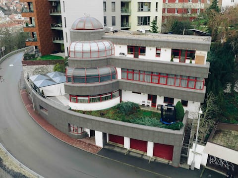 Top performing Airbnb: Retro Villa with Billiard & Whirlpools &Sauna in Košíře