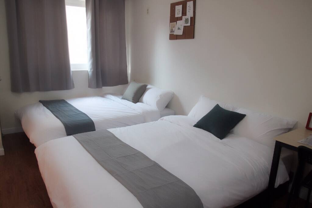 2 Double Bed.