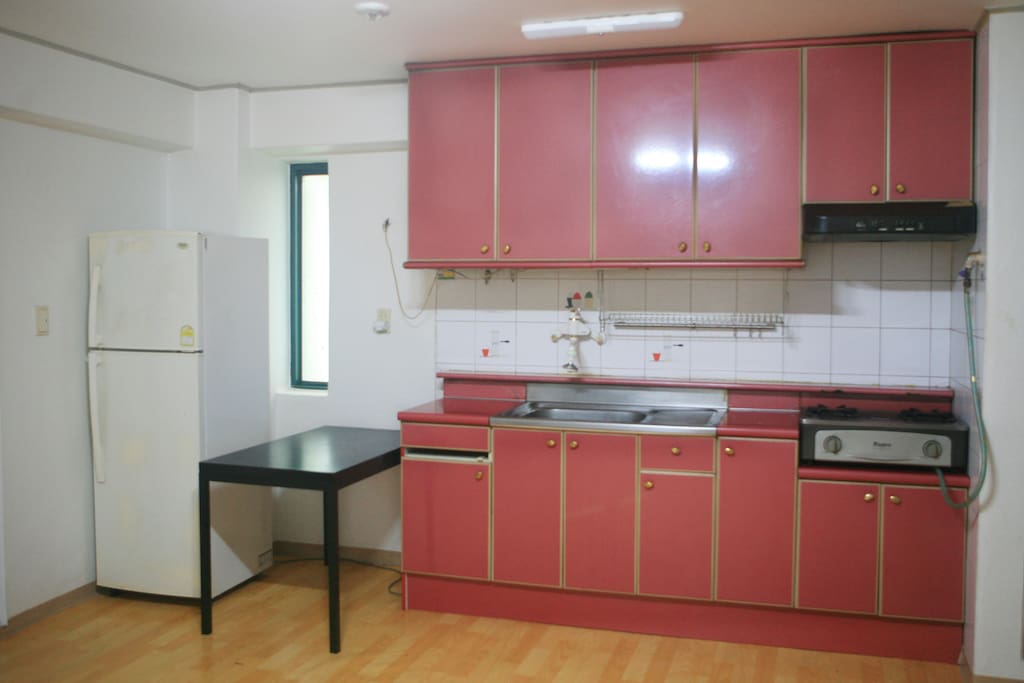 Kitchen, table, freezer