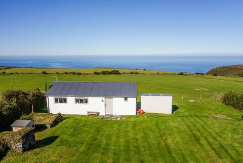 Shepherdesses Bothy overlooking Atlantic Ocean.