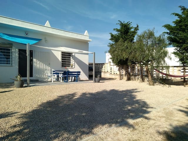 House for 10 pers with garden close to sandy beach