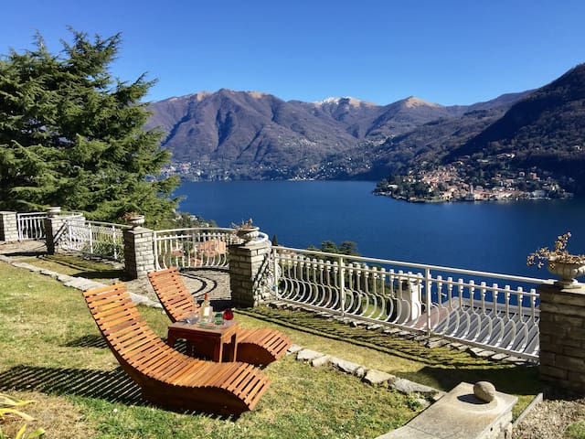 WINDOW ON THE LAKE - AMAZING VIEW!