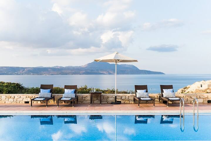 Zoe, beautiful villa with amazing views gallery image 2