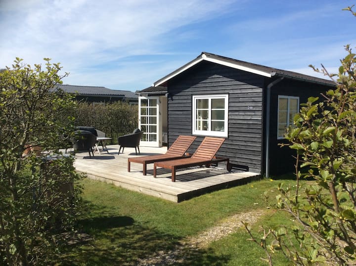 Cozy summerhouse near beach