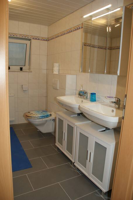 Badezimmer (bathroom)