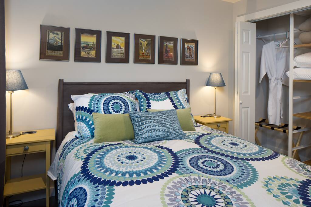 Comfy queen bed, luggage stand & robes in the closet