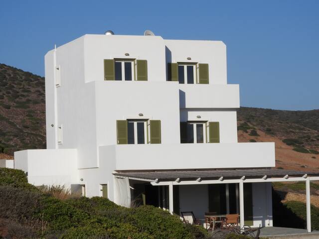 Iris_ A quiet place to relax_St George Antiparos gallery image 2