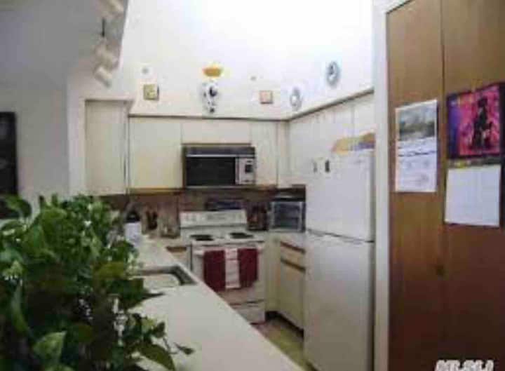 Long Beach West Broadway Cozy Summer Rm 30day+ - Long Beach, NY