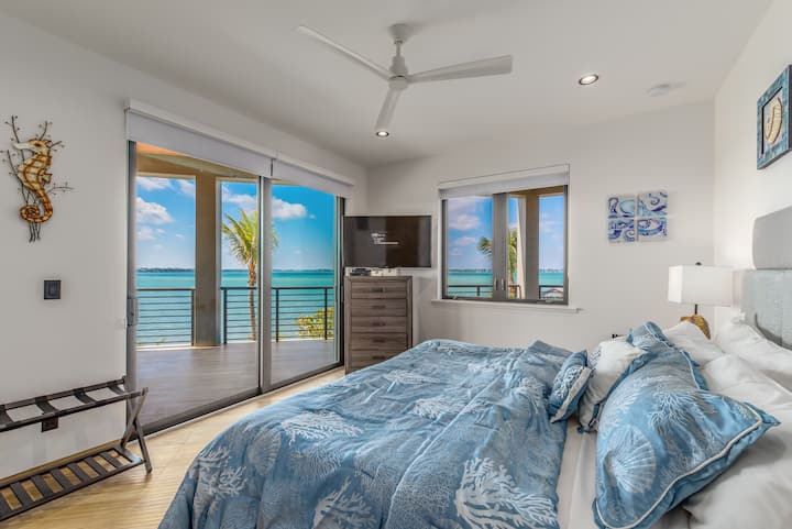 Riverfront suite with private terrace and en-suite bathroom