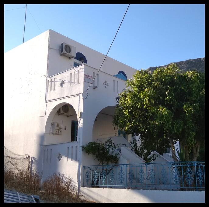 2 rooms for rent 25 square meters each.
1st floor : 2 bed, 1 WC+shower, washing machine, TV, kitchen, veranda
2nd floor: 3 bed ,1 WC+shower, kitchen,balcony with view.
Upper floor 3rd bed can be removed if quest desires.